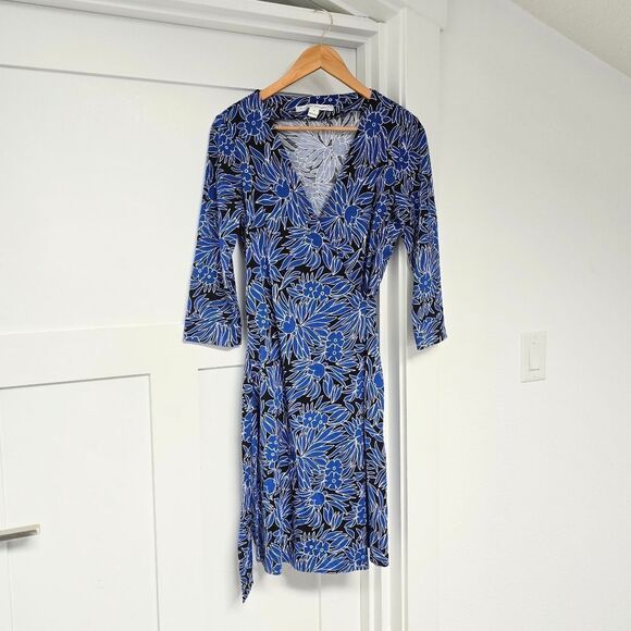 Diane Von Furstenberg Julian New 3/4 Sleeve Wrap Dress in Black & Blue Floral - Picture 4 of 11